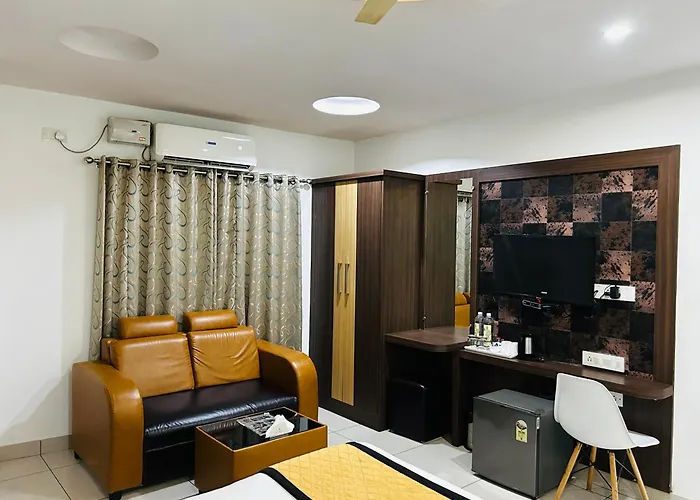 The Porch Inn Hotel/Service Apartments