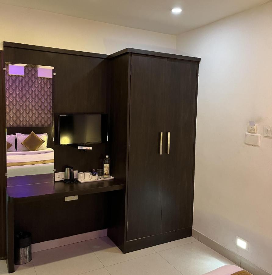 होटल The Porch Hotel/service 3*