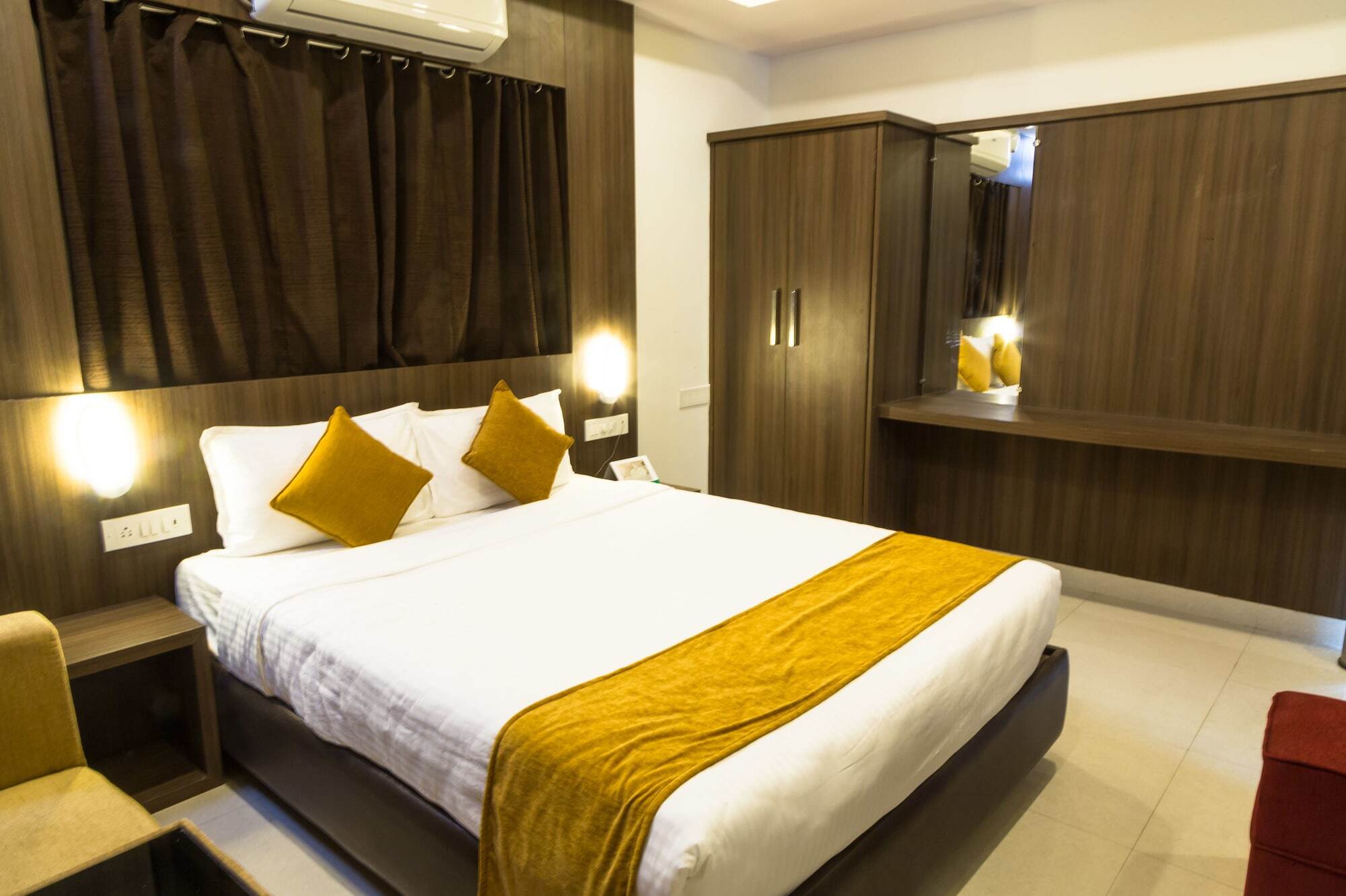 होटल The Porch Hotel/service 3*