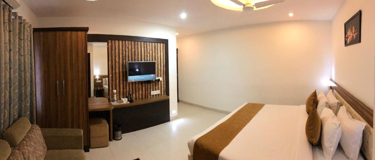 होटल The Porch Hotel/service 3*